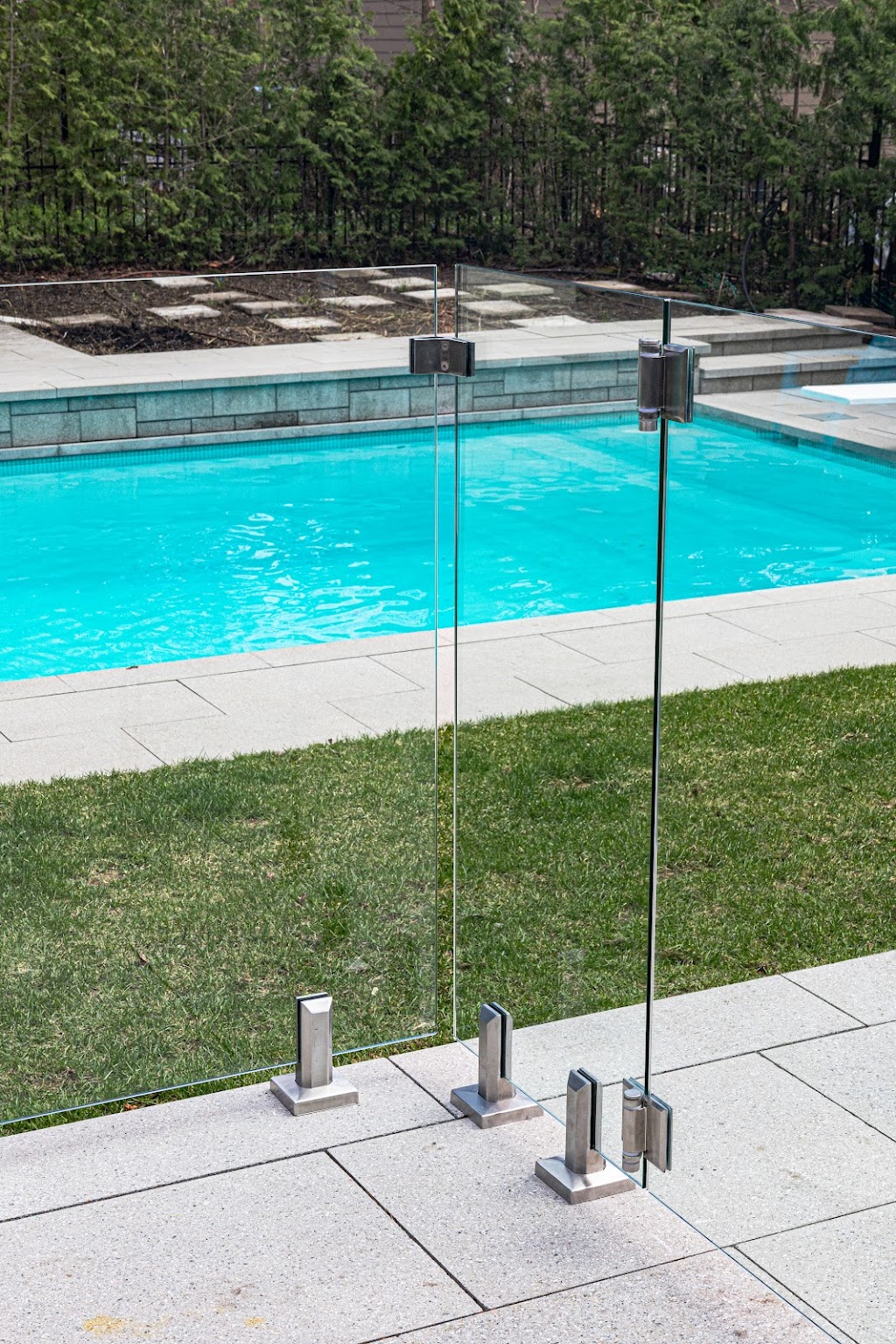 Clôtures 12mil Spigot | 116 Bd 5e, Terrasse-Vaudreuil, QC J7V 5L9, Canada | Phone: (514) 968-7049