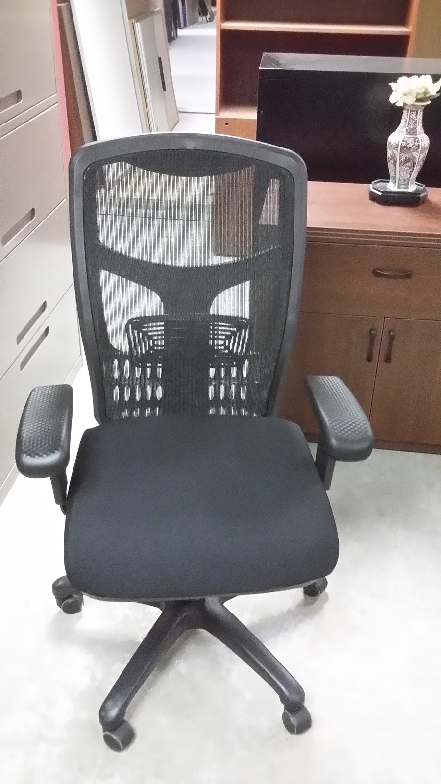 LEntrepôt Mobilier de Bureau | 170 Boulevard de lIndustrie, Candiac, QC J5R 1J3, Canada | Phone: (866) 272-9515