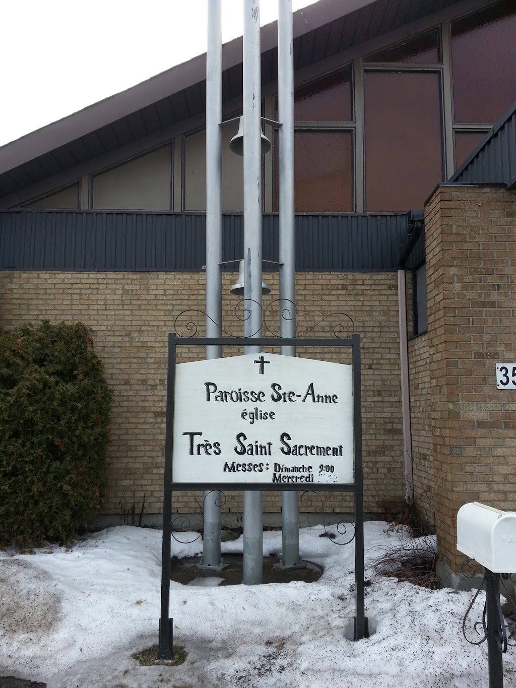 Église Très-Saint-Sacrement | 3550 Montée Gagnon, Blainville, QC J7E 4H5, Canada | Phone: (450) 478-1525