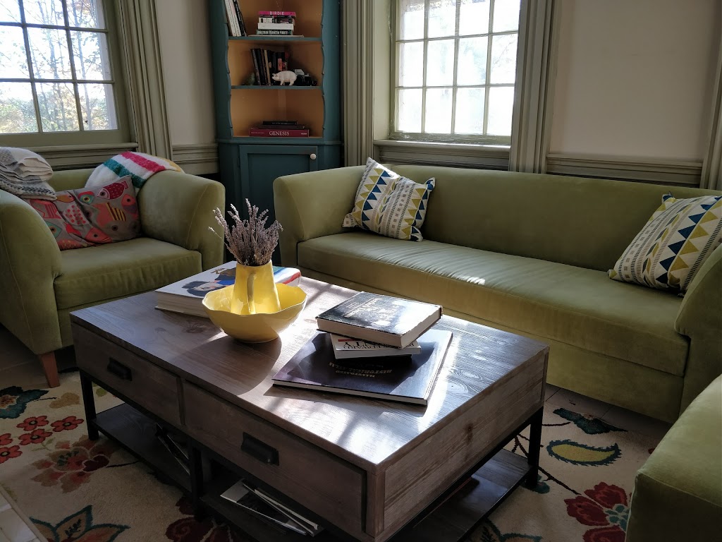 Hayes Inn | 2319 Prince Edward County Rd 8, Milford, ON K0K 2P0, Canada | Phone: (613) 476-9082