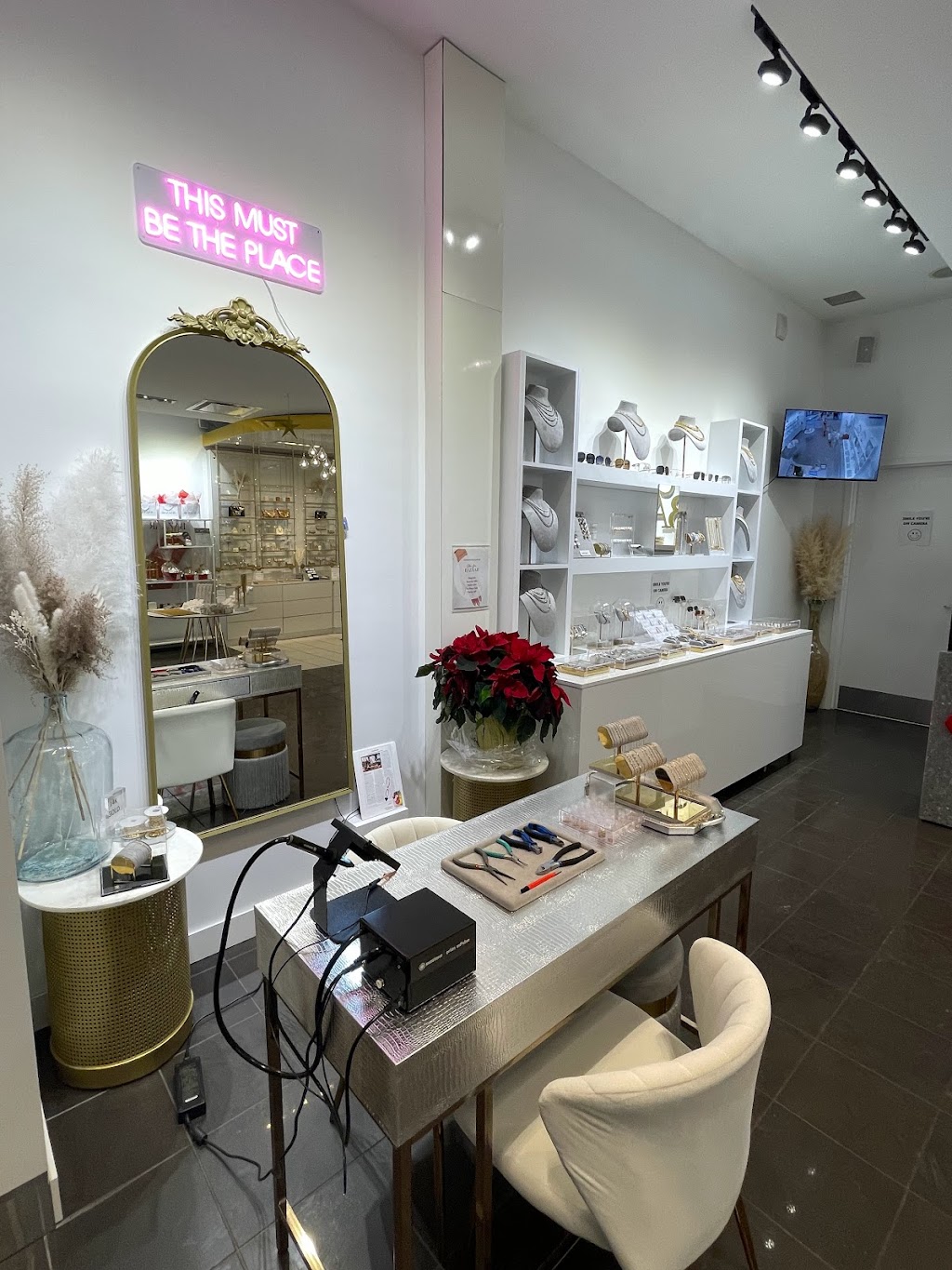 Glam Bar Bazaar | 1485 Portage Ave, Winnipeg, MB R3G 0W4, Canada | Phone: (204) 786-4526