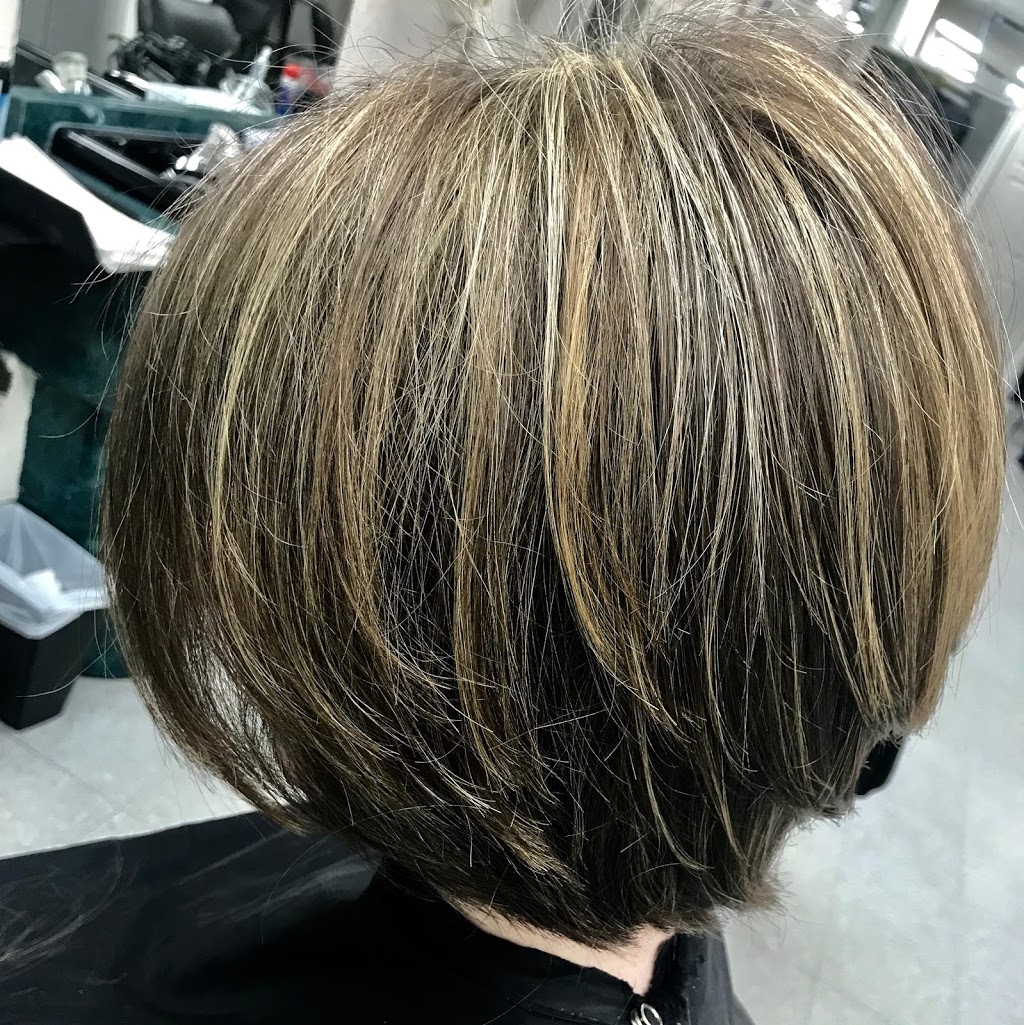 Royal Hairstylists | 400 Scott St, St. Catharines, ON L2M 3W4, Canada | Phone: (905) 646-5749