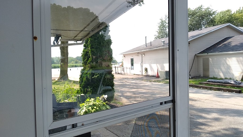 Island View Inn | 30115 St Clair Pkwy, Wallaceburg, ON N8A 4L1, Canada | Phone: (519) 350-0118