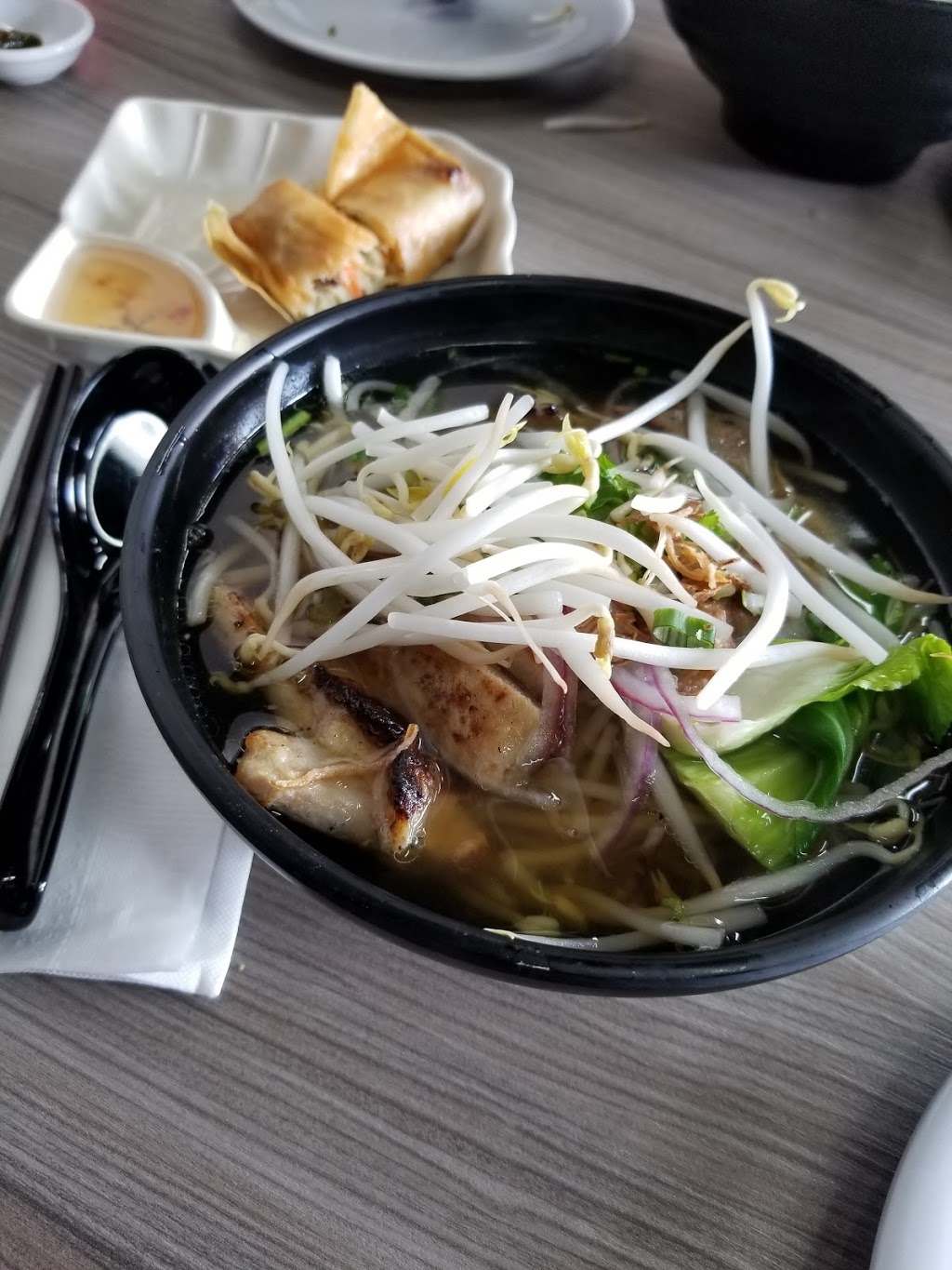 Lemongrazz Viet & Thai Restaurant | 3280 Monarch Dr Unit 8, Orillia, ON L3V 8A2, Canada | Phone: (705) 325-8338