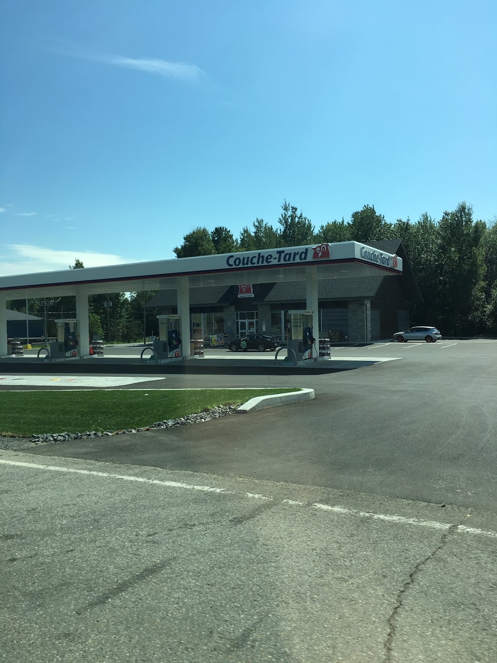 Couche-Tard | 1095 Rue de la Visitation, Saint-Charles-Borromée, QC J6E 4N2, Canada | Phone: (450) 752-4237