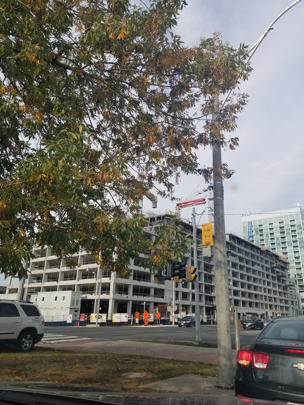 Mirabella Condos | 1926 Lake Shore Blvd W, Toronto, ON M6S 1A1, Canada | Phone: (416) 961-8008