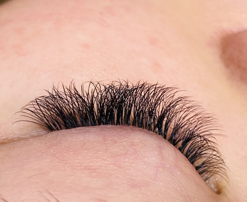 Lazzy Lashes | 3680 Rosamond Ave, Richmond, BC V7E 1A7, Canada | Phone: (604) 779-1221