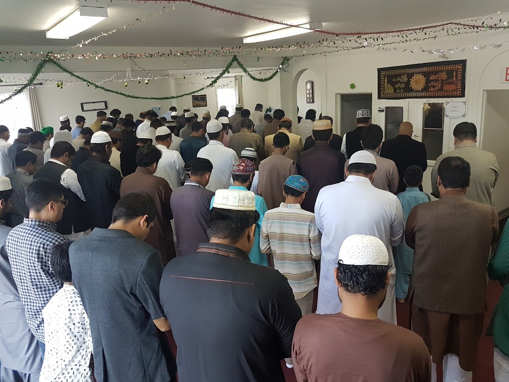 Faizan e Madina Winnipeg - Masjid | 585 St Annes Rd, Winnipeg, MB R2M 5R5, Canada | Phone: (204) 881-8030