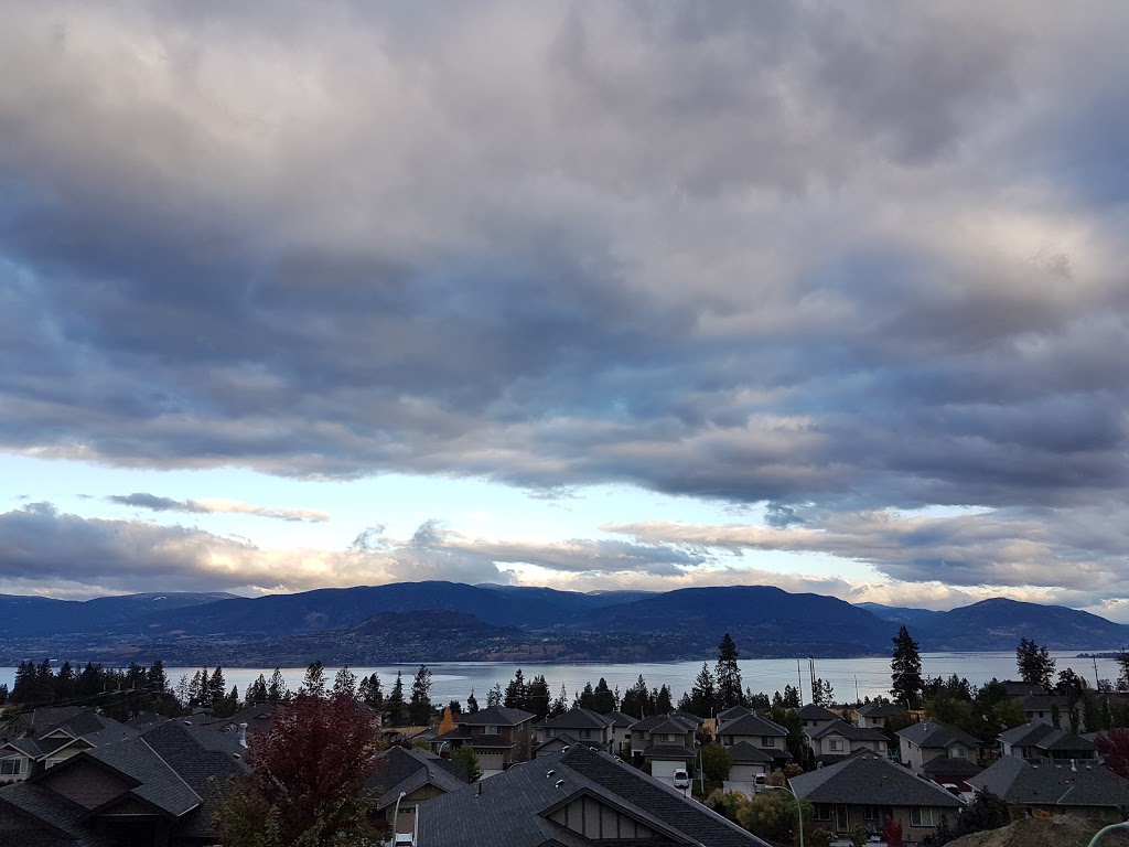 Be and Be Bed & Breakfast | 5263 Cobble Crescent, Kelowna, BC V1W 5C3, Canada | Phone: (250) 764-1468