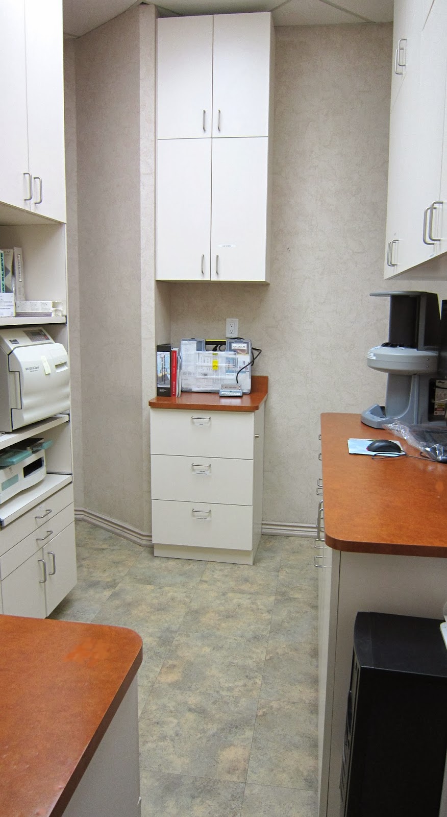Oakville Dental | 300 North Service Rd W, Oakville, ON L6M 2S1, Canada | Phone: (905) 842-8484