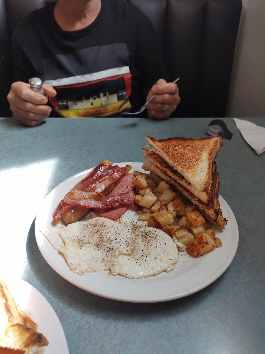 Double D Cafe | 4730 Hwy 1, Annapolis Royal, NS B0S 1A0, Canada | Phone: (902) 532-7434