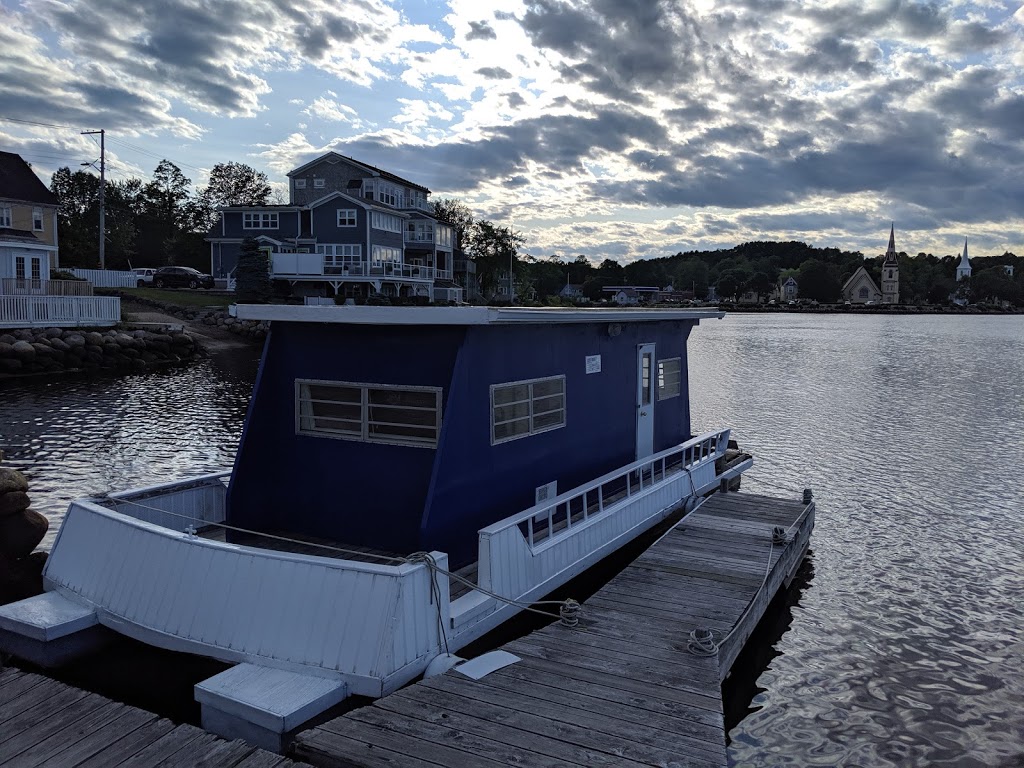 Irving Oil | 33 Edgewater St, Mahone Bay, NS B0J 2E0, Canada | Phone: (902) 624-6311
