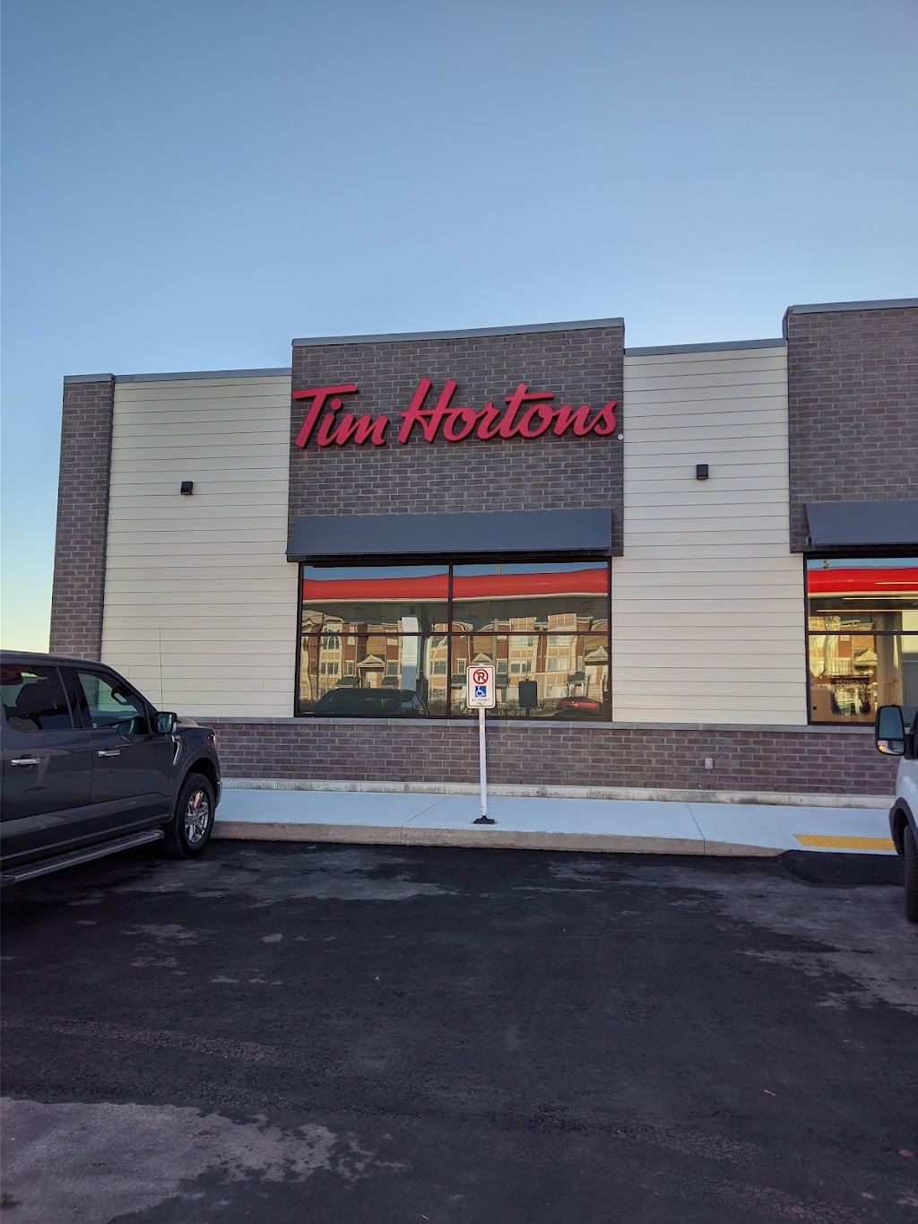 Tim hortons | 3990 Eglinton Ave W, Mississauga, ON L5M 2S3, Canada | Phone: (905) 828-8546