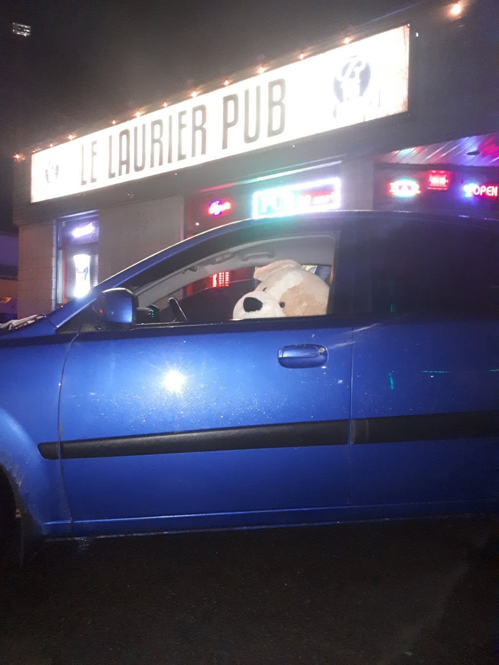 Le Laurier Pub | 880 Rue Saint-Isidore, Saint-Lin - Laurentides, QC J5M 2V4, Canada | Phone: (450) 302-0772