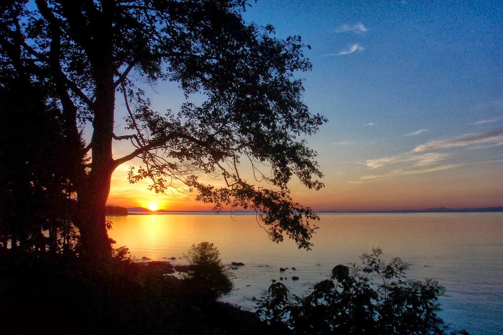 Sea Breeze Lodge | 5205 Fowler Rd, Hornby Island, BC V0R 1Z0, Canada | Phone: (250) 335-2321