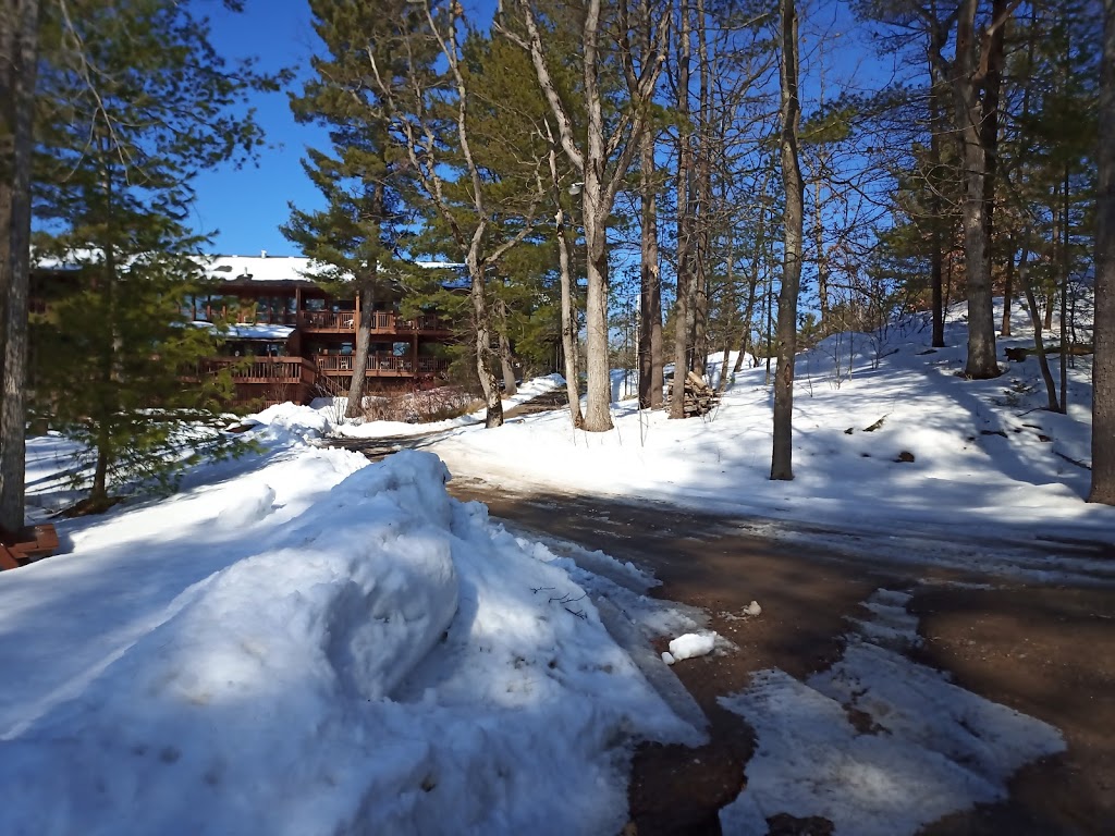 Westwind Inn | 37 Fire Rte 21 Rd, Buckhorn, ON K0L 1J0, Canada | Phone: (705) 657-8095
