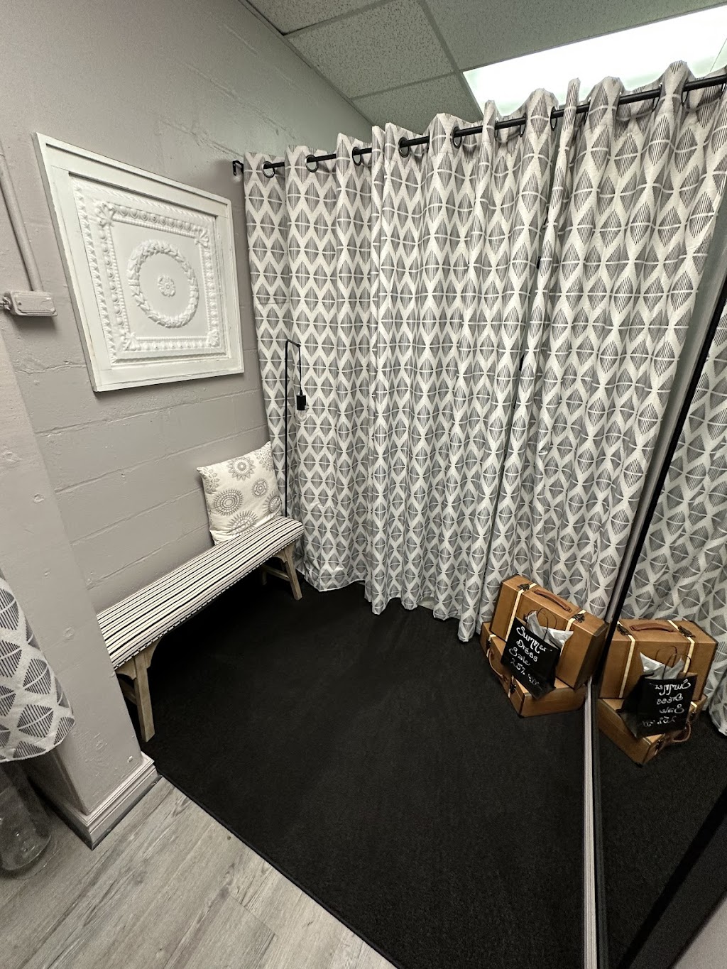 Fashion Flip | 1400 Pelham St Unit 2, Fonthill, ON L0S 1E7, Canada | Phone: (289) 969-5431