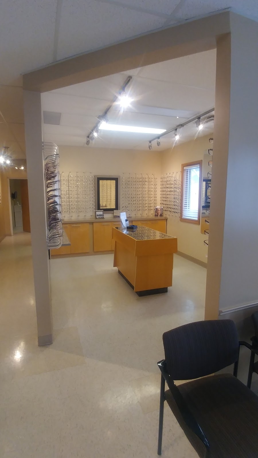 Kingsville ​Eye Care - Dr. McCormick, Molzan & Mockler | 375 Main St E, Kingsville, ON N9Y 2N8, Canada | Phone: (519) 733-3560