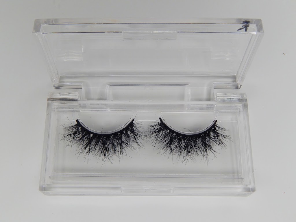 Crisp Makeup by Vitoria K | 5257 Sonora Dr, North Vancouver, BC V7R 3V7, Canada | Phone: (778) 868-3867