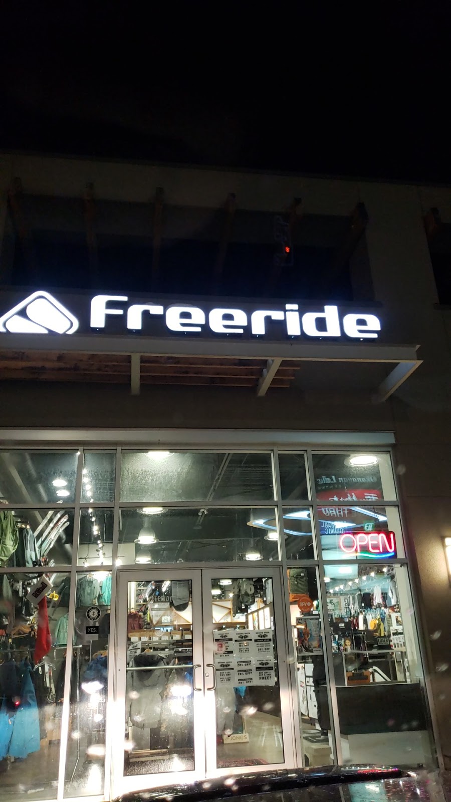 Freeride Boardshop | 525 BC-97, West Kelowna, BC V1Z 4C9, Canada | Phone: (250) 769-1110
