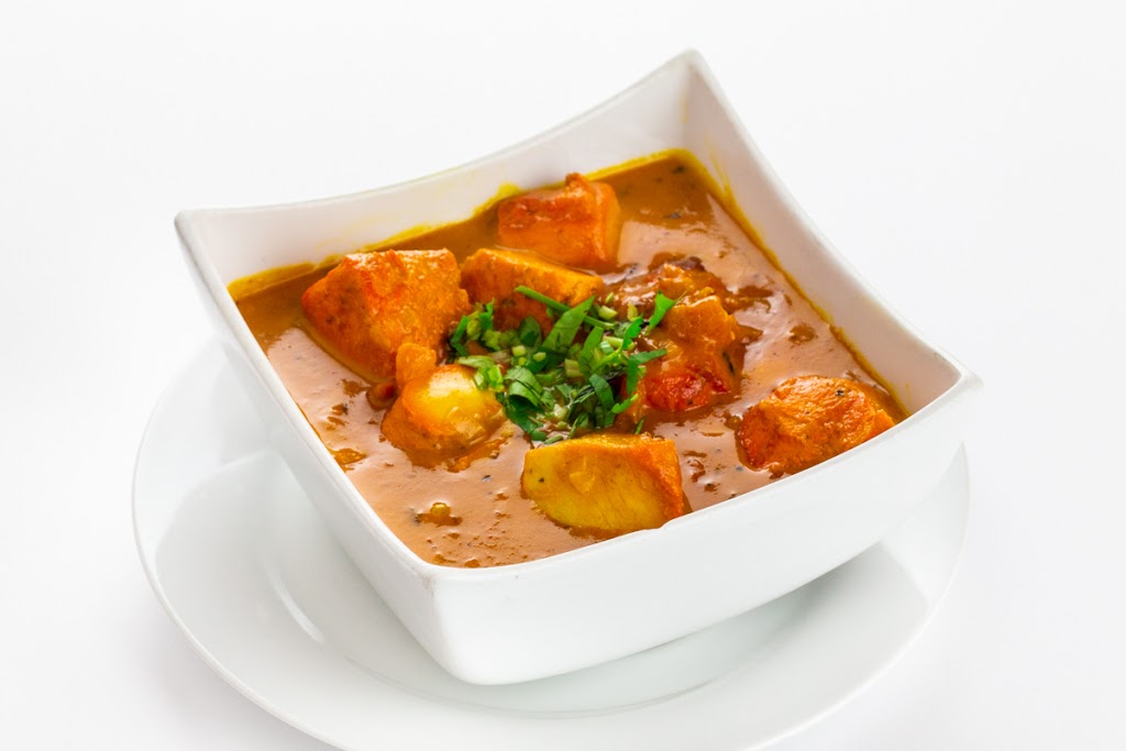 Mias Indian Cuisine-St.Laurent | 327 St Laurent Blvd, Ottawa, ON K1K 2Z5, Canada | Phone: (613) 680-5353