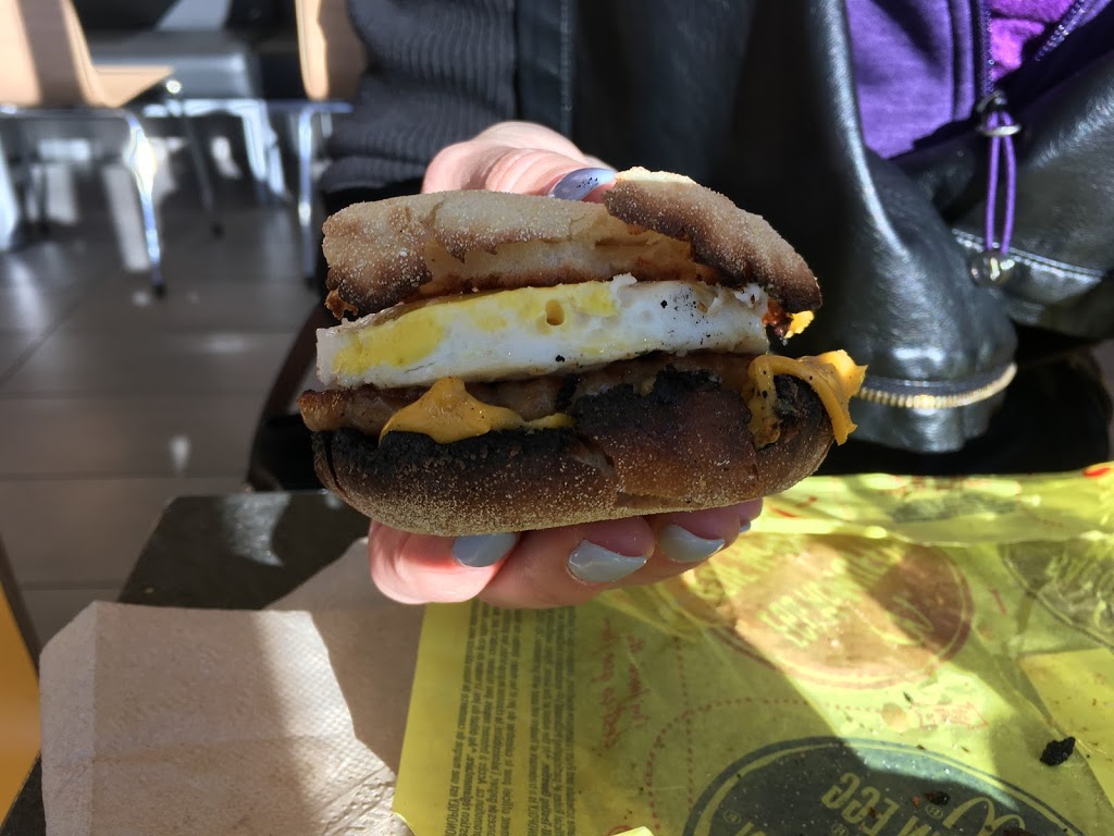McDonalds | 2715 Avenue des Aristocrates, Laval, QC H7E 0H3, Canada | Phone: (450) 664-7662