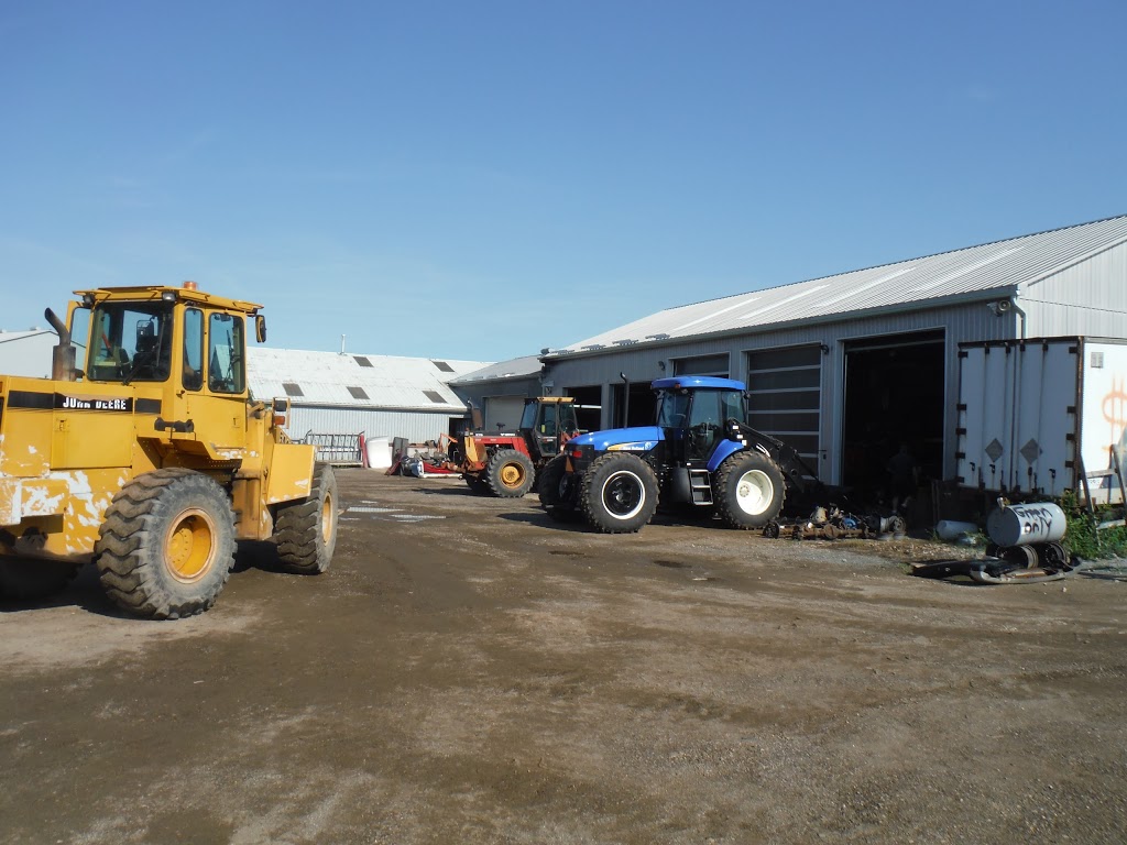 Hanks Auto Wreckers | 2637 Herrgott Rd, St. Clements, ON N0B 2M0, Canada | Phone: (519) 699-5283