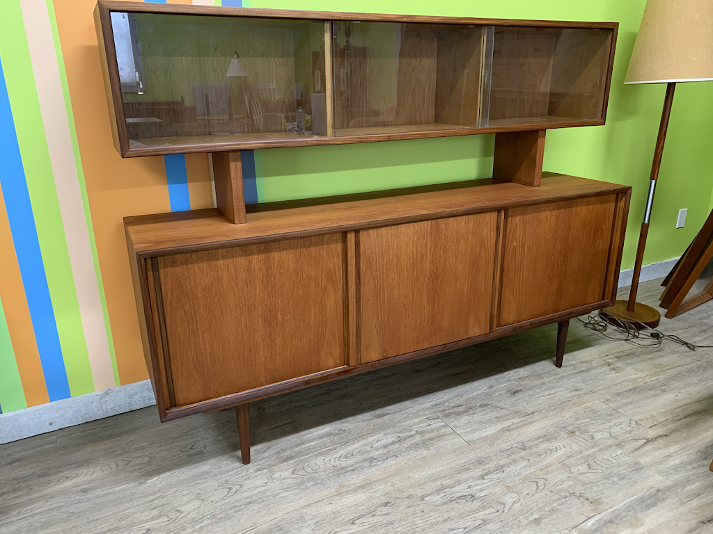 Green Wall Vintage | 5712 Frank Kenny Rd, Vars, ON K0A 3H0, Canada | Phone: (613) 864-7543