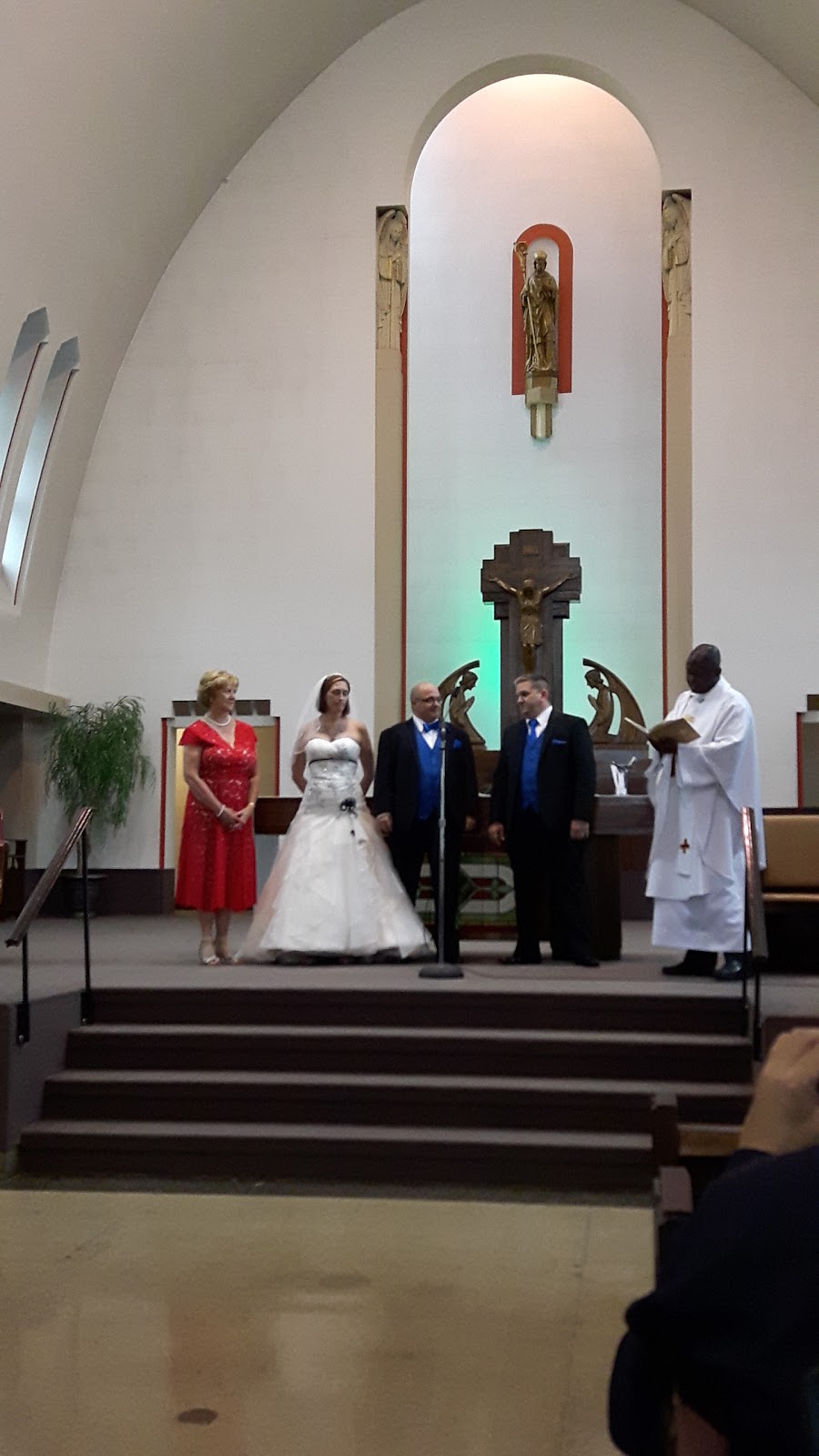 Église Catholique St-Lambert | 41 Avenue Lorne, Saint-Lambert, QC J4P 2G7, Canada | Phone: (450) 671-7544