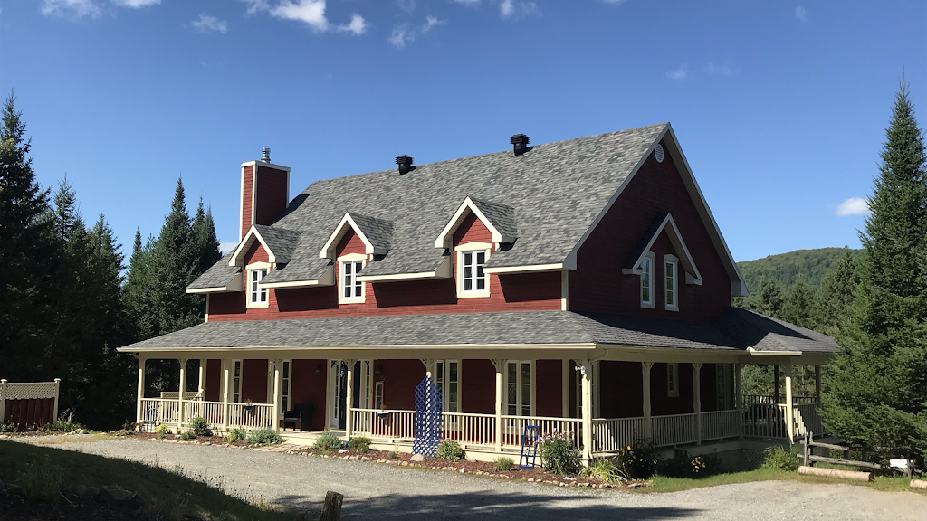 Wildberry Inn | 855 Rue de la Colline, Mont-Tremblant, QC J8E 2P7, Canada | Phone: (819) 429-5596