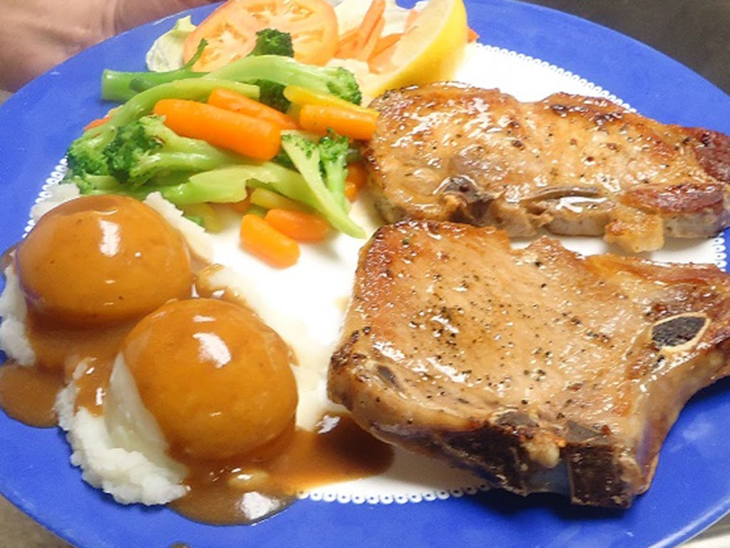 Steves Rideau Restaurant | 39 Bedford St, Westport, ON K0G 1X0, Canada | Phone: (613) 273-3133
