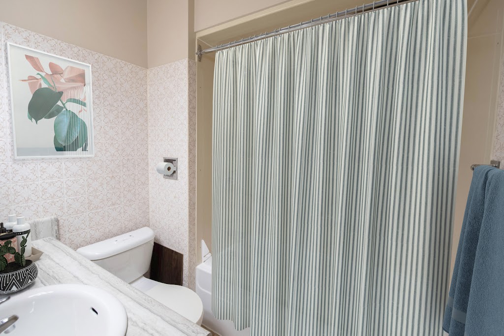 Gateway Apartments | 603 Nottingham Ave, Winnipeg, MB R2K 2C4, Canada | Phone: (204) 663-2942