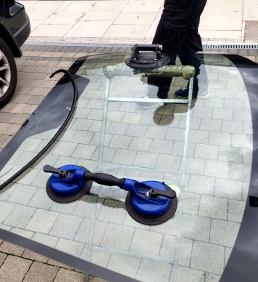 Speers Auto Glass of Oakville | 105 Allan St #604, Oakville, ON L6J 3N2, Canada | Phone: (905) 338-7450