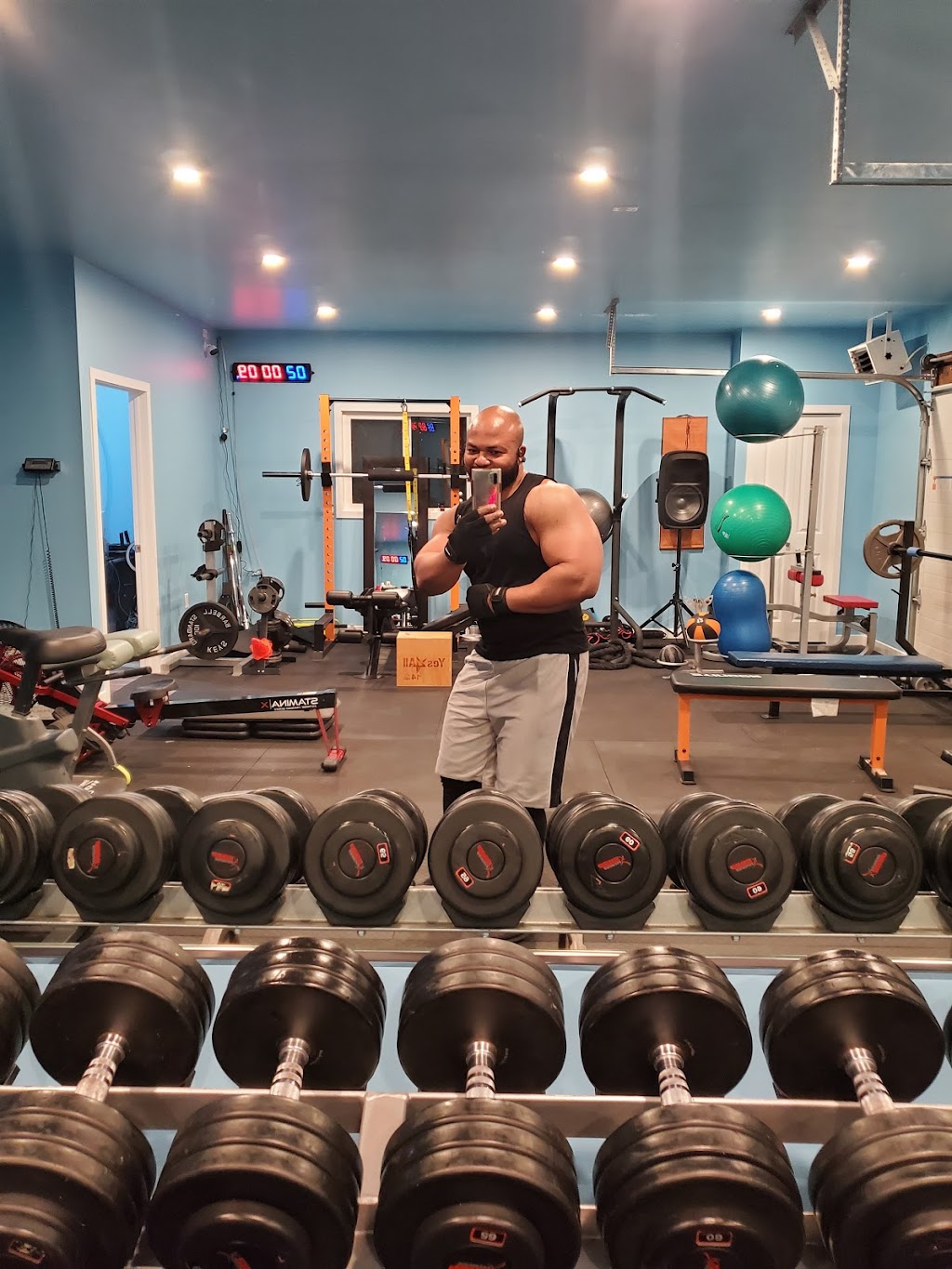 Featbody Private Gym | 241 Henderson Hwy, Winnipeg, MB R2L 1M1, Canada | Phone: (204) 306-2639