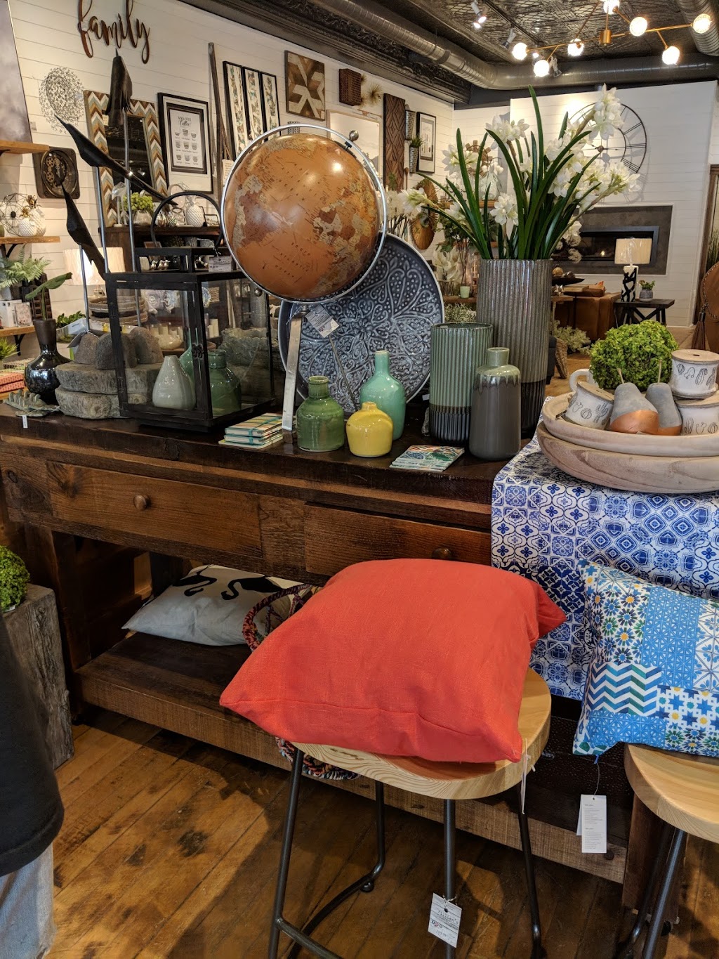 Jillians | 75 Ontario Rd, Mitchell, ON N0K 1N0, Canada | Phone: (519) 348-9834