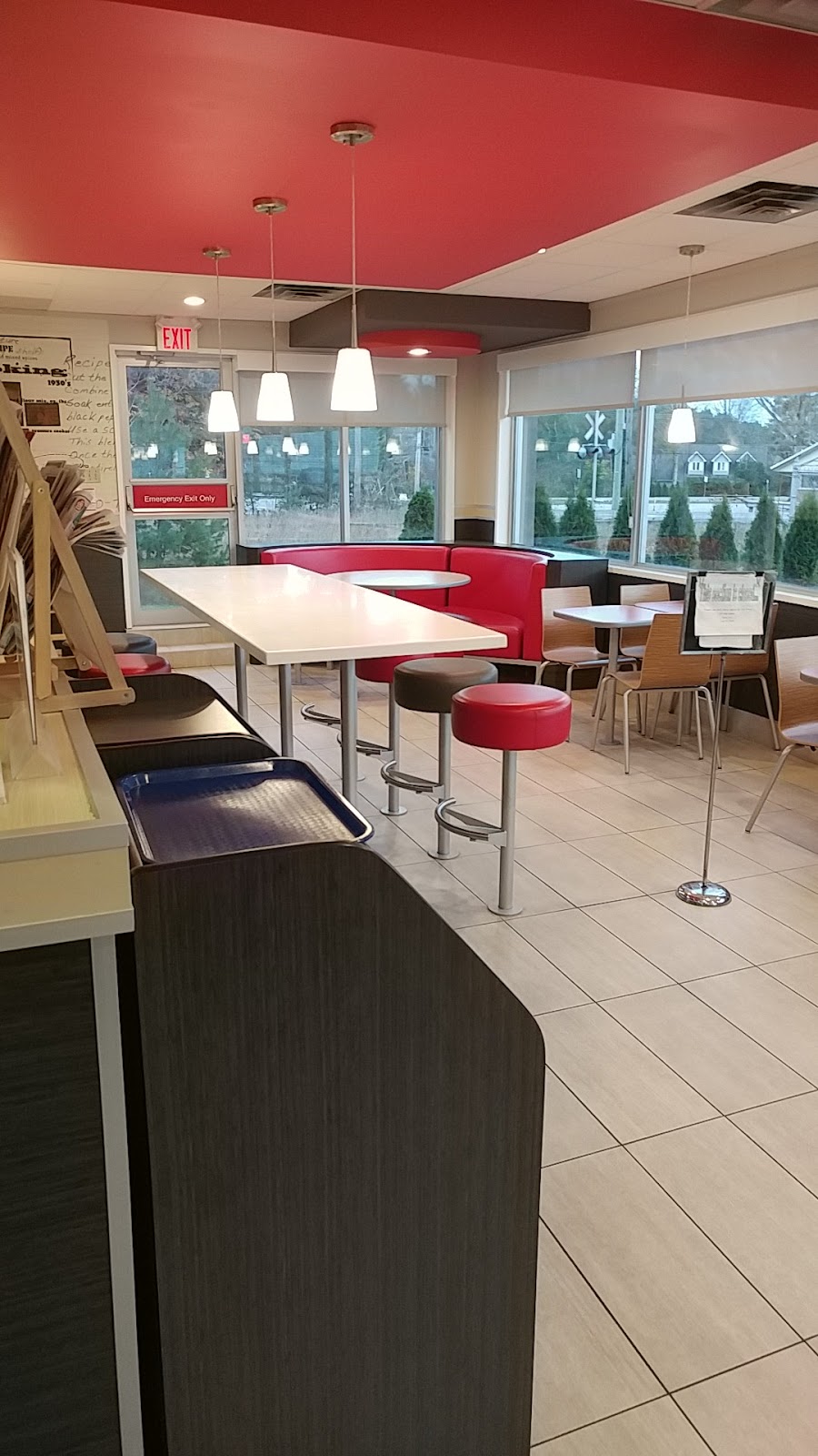KFC | 350 Winewood Ave E, Gravenhurst, ON P1P 1B7, Canada | Phone: (705) 687-2395