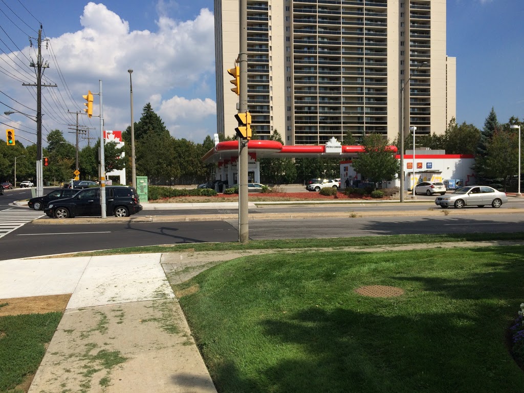 Petro-Canada | 830 Burnhamthorpe Rd, Etobicoke, ON M9C 2Z3, Canada | Phone: (416) 695-1100