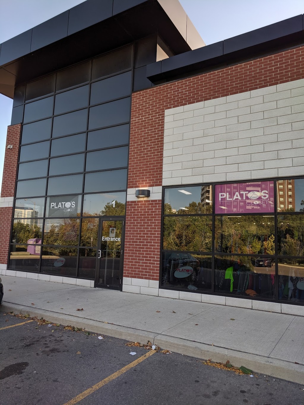 Platos Closet | 2225 Dundas St E, Mississauga, ON L4X 1L9, Canada | Phone: (905) 282-9969