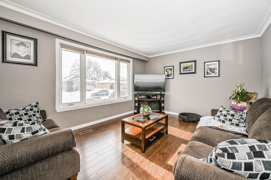 Beth and Ryan Waller | 5 Edinburgh Rd S Unit 1, Guelph, ON N1G 4Y3, Canada | Phone: (519) 546-3390