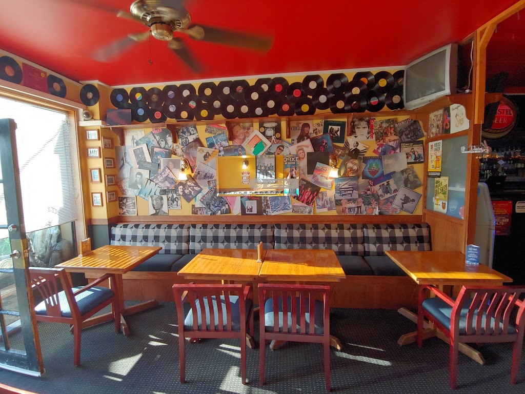 Phoenix Bar and Grill | 3944 Quadra St, Victoria, BC V8X 1J6, Canada | Phone: (250) 479-9760
