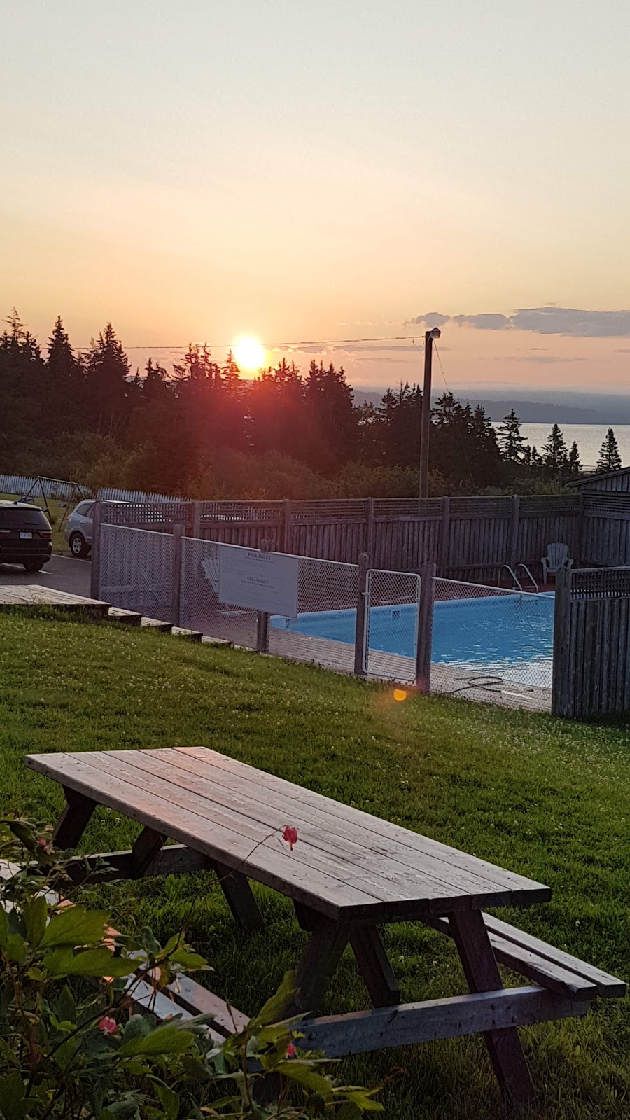 Hopewell Rocks Motel & Country Inn | 4135 Rocks Rd, Hopewell Cape, NB E4H 3K2, Canada | Phone: (506) 734-2975