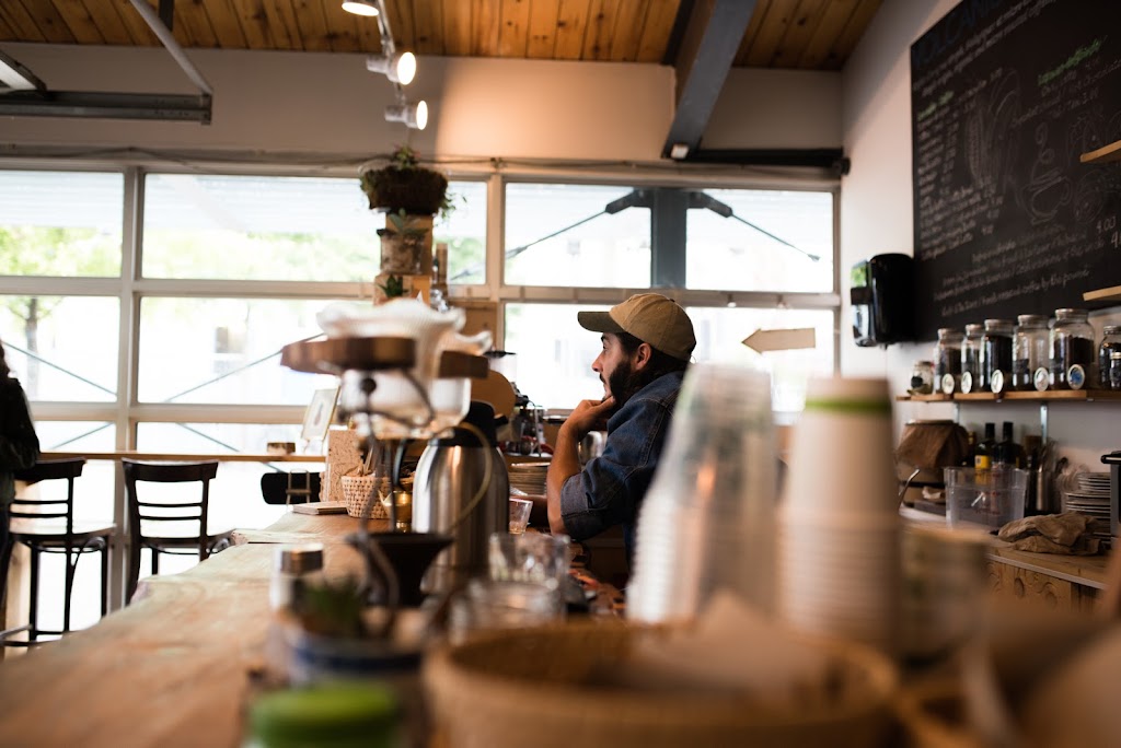 Marché des Éclusiers | 400 R. de la Commune O, Montréal, QC H3C 0N8, Canada | Phone: (438) 795-8265