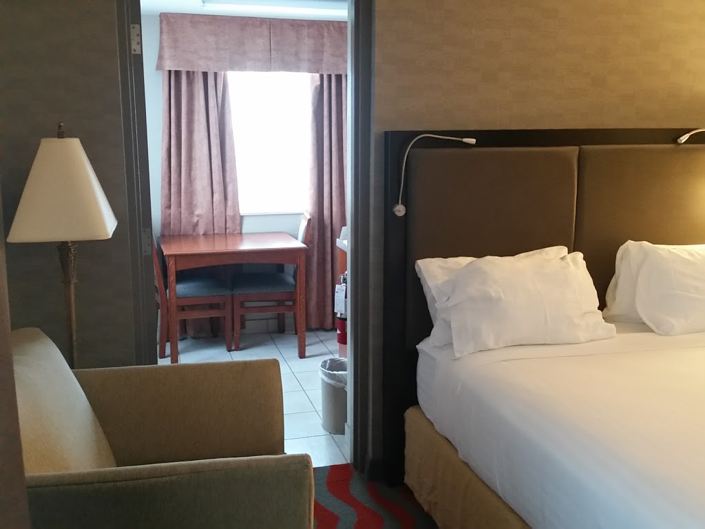 Holiday Inn Express & Suites Barrie | 506 Bryne Dr, Barrie, ON L4N 9P6, Canada | Phone: (705) 725-1002