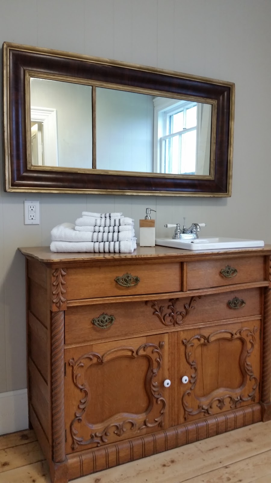 Mighty Atlantic Guest House | 968 Brooklyn Shore Rd, Brooklyn, NS B0J 1H0, Canada | Phone: (902) 350-2215