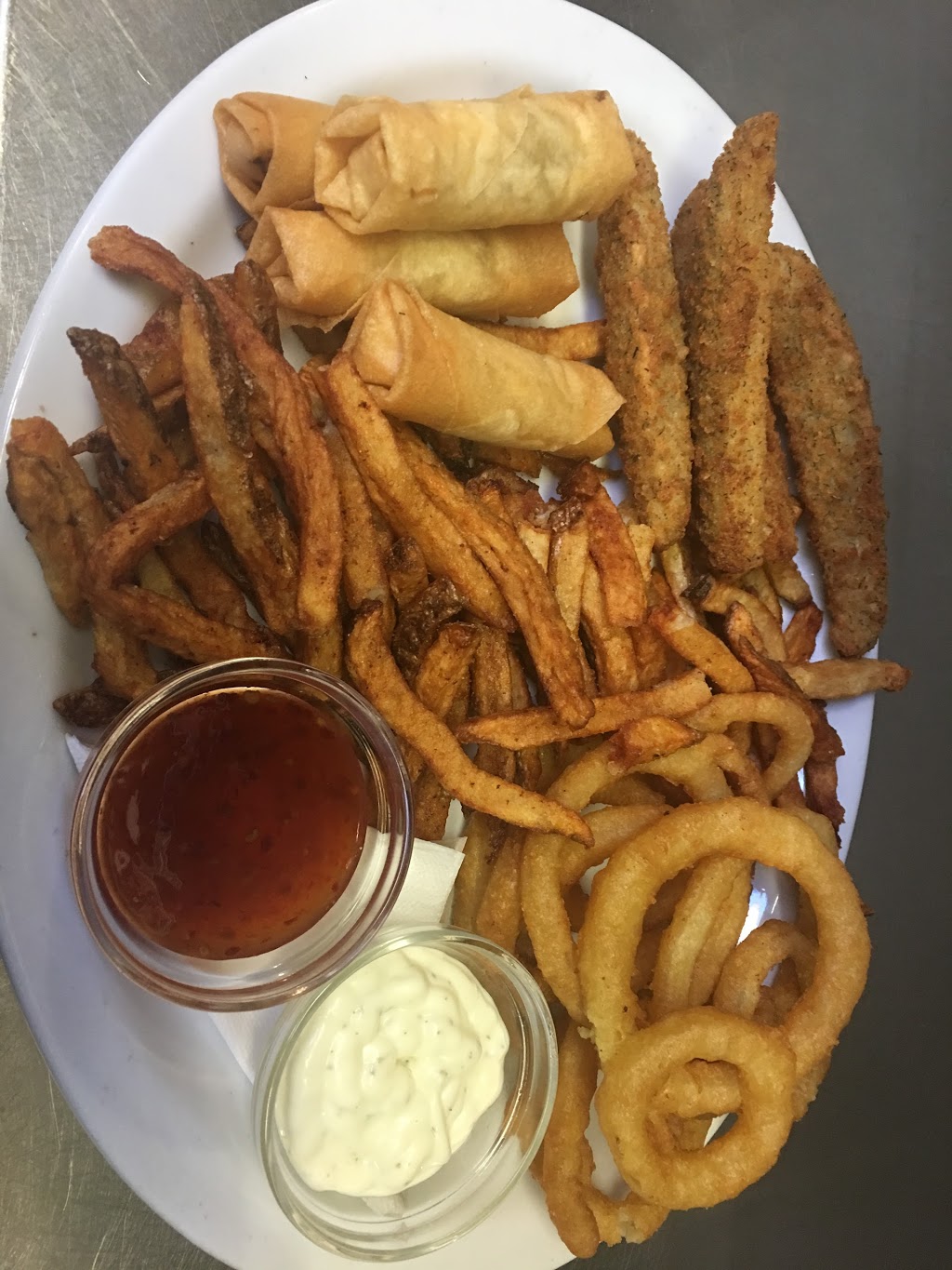 Montys Gastropub | 547 Ontario St, St. Catharines, ON L2N 4N4, Canada | Phone: (905) 397-7770