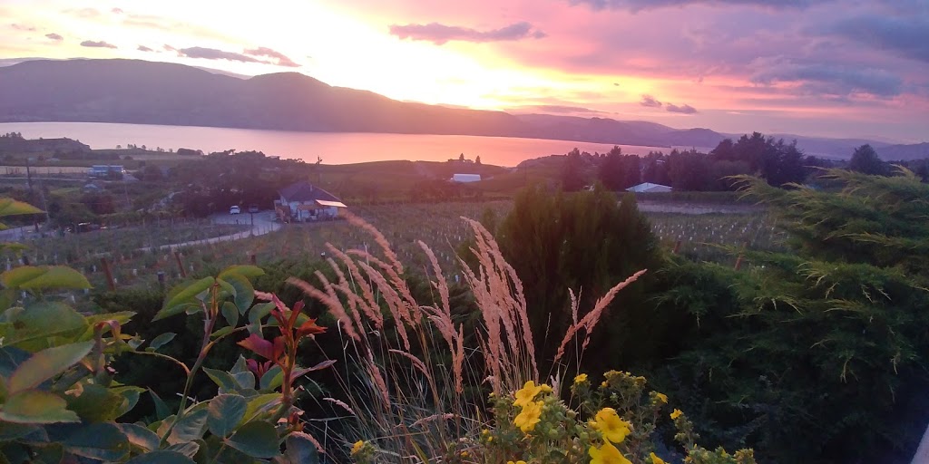 The Farmhouse Vacation Rental and Vineyard | 1030 Naramata Rd, Penticton, BC V2A 8V1, Canada | Phone: (250) 328-9174