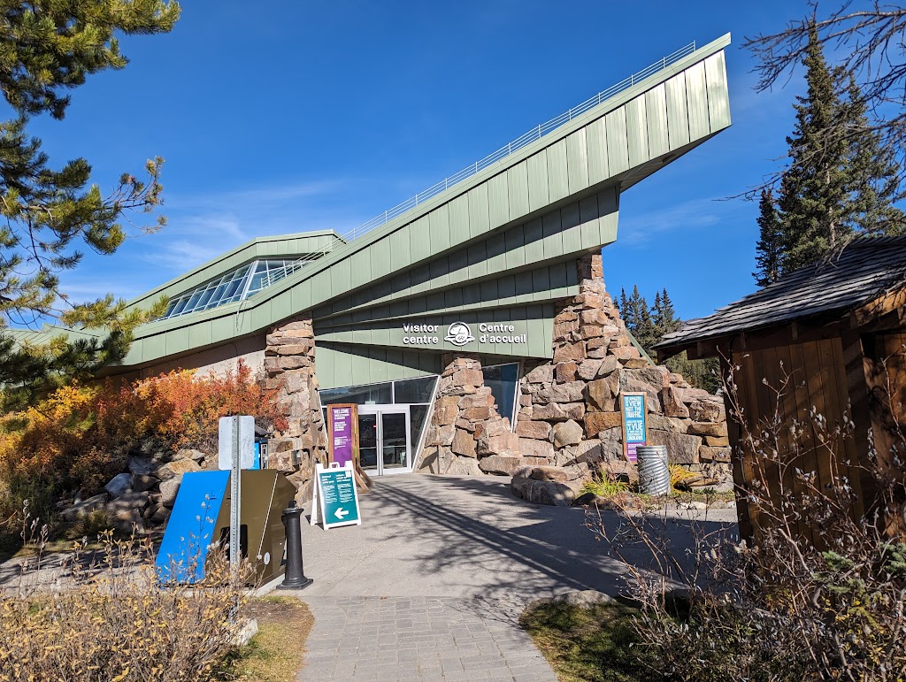 Lake Louise Visitor Centre | Samson Mall, 201 Village Rd, Lake Louise, AB T0L 1E0, Canada | Phone: (403) 762-8421