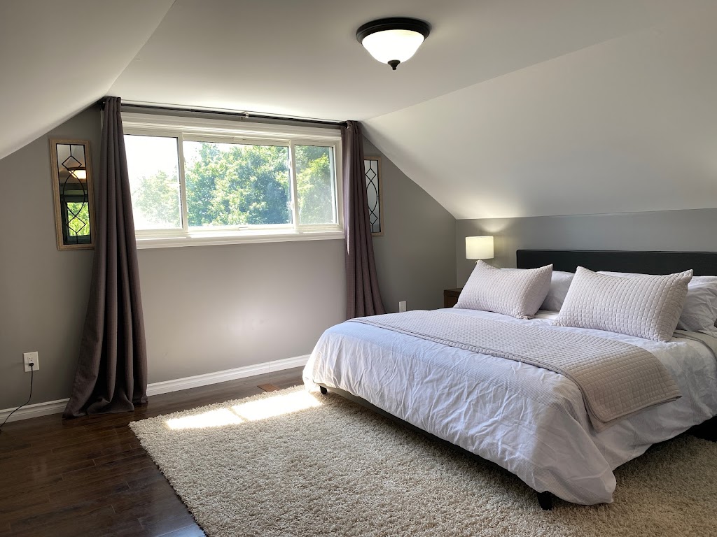 The Farmhouse on 135 Acres | 11355 Nassagaweya–Esquesing Townline, Halton Hills, ON L7J 2L7, Canada | Phone: (416) 527-3971