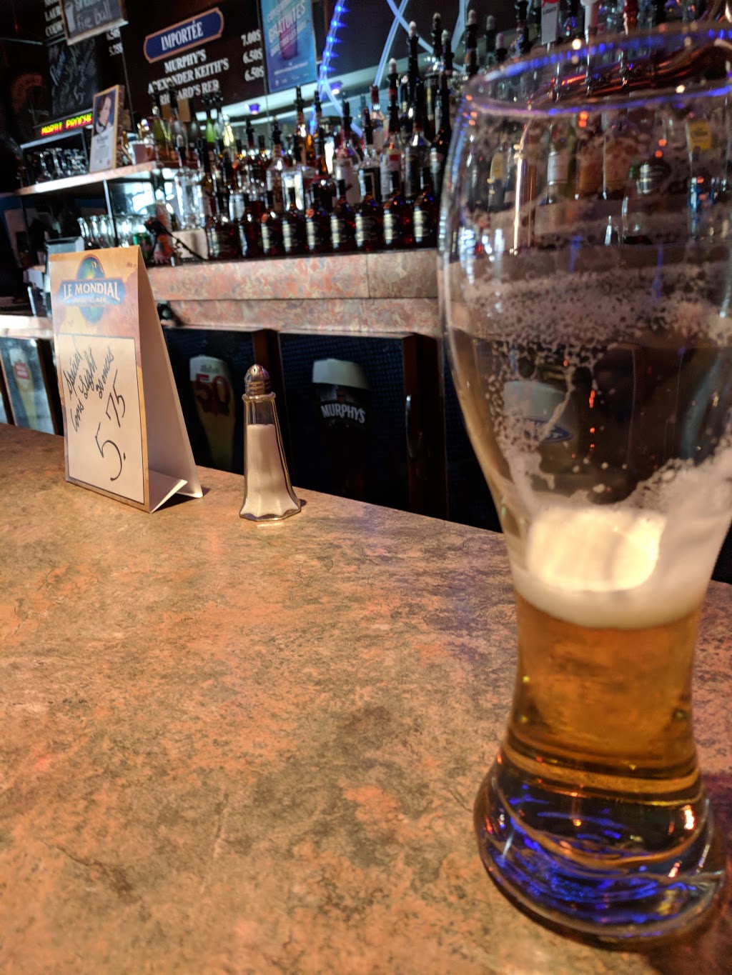 Bar Cafe Le Mondial | 150 Chemin Duplessis, Sherbrooke, QC J1E 3C7, Canada | Phone: (819) 564-0959