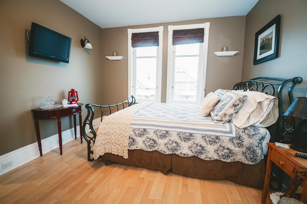 The Whitewater Inn | 1739 Beachburg Rd, Beachburg, ON K0J 1C0, Canada | Phone: (613) 639-9457